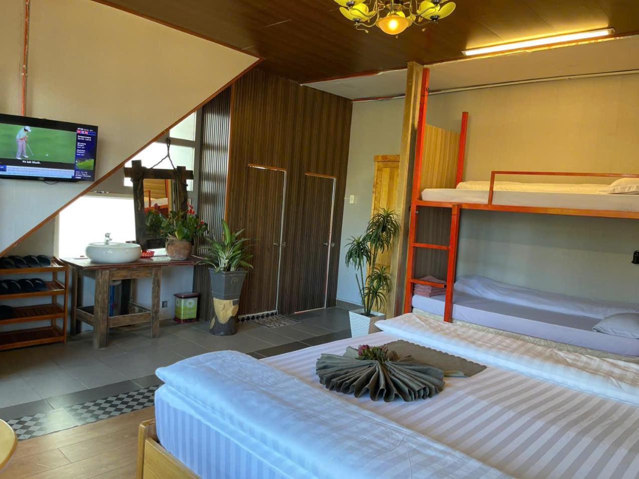 Redhouse Hostel *