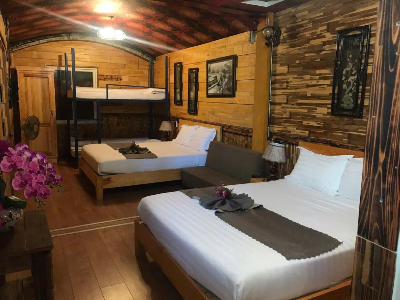 Redhouse Hostel